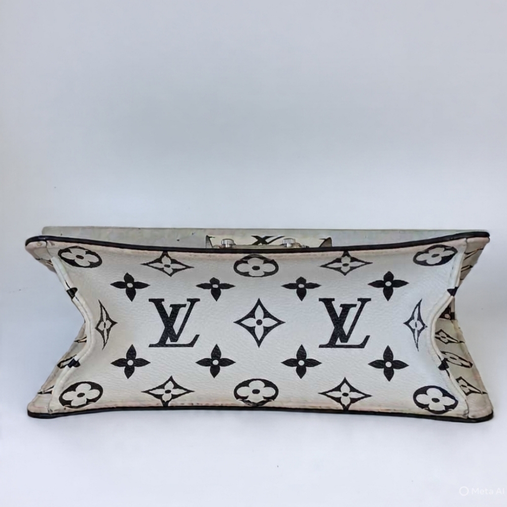 Louis Vuitton Vernis Epi Monogram Wynwood Black and White Crossbody Bag - Picture 9 of 14